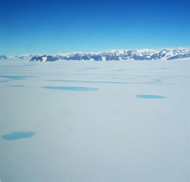 Vientos cálidos también derriten el hielo marino en la Antártida
