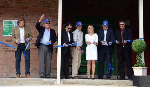 Yingli Green Energy dota de energía solar al 16º centro Football for Hope en Sudáfrica