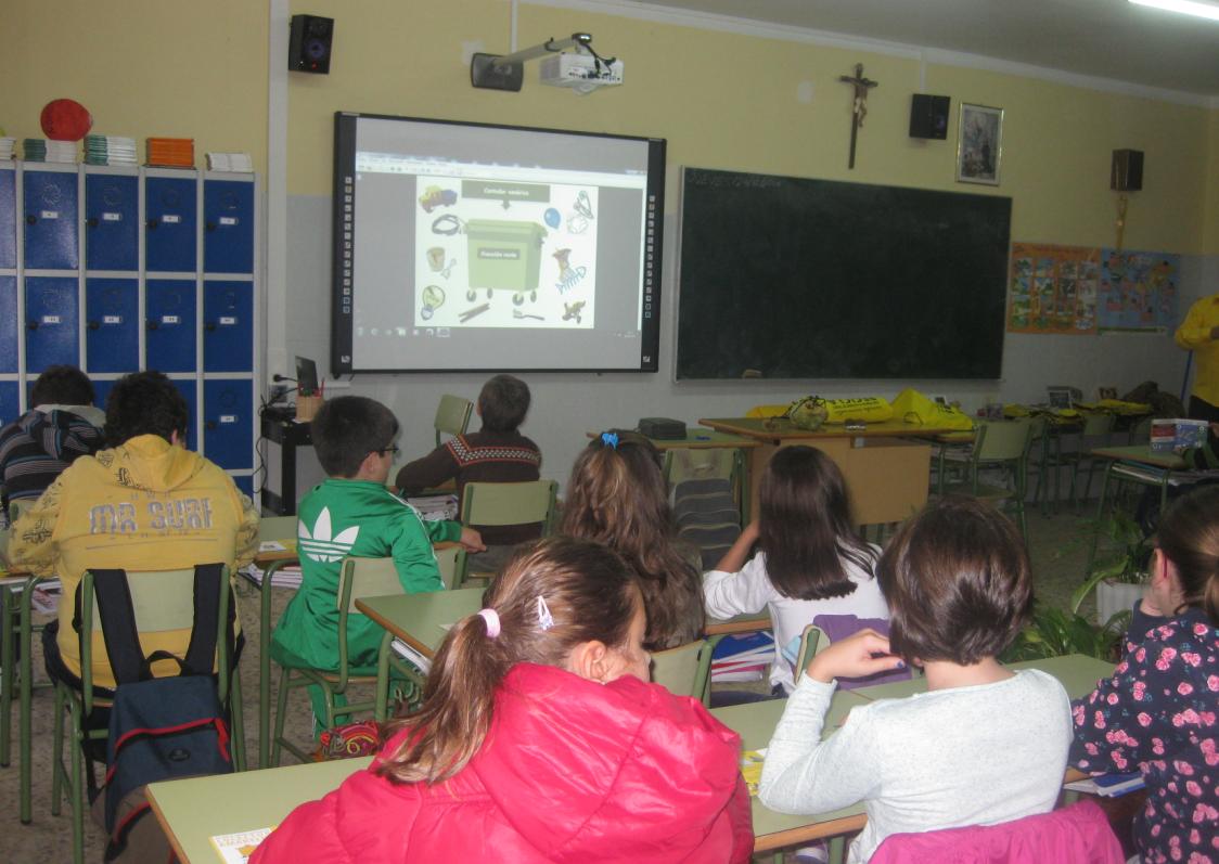 Los centros escolares de Redondela en Galicia reciben a la campaña del reciclaje