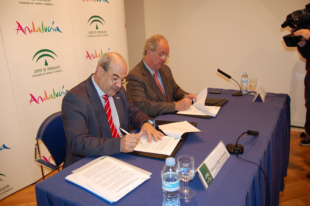 APREAN firma un protocolo para potenciar el turismo industrial que ofrecen las energías renovables de Andalucía