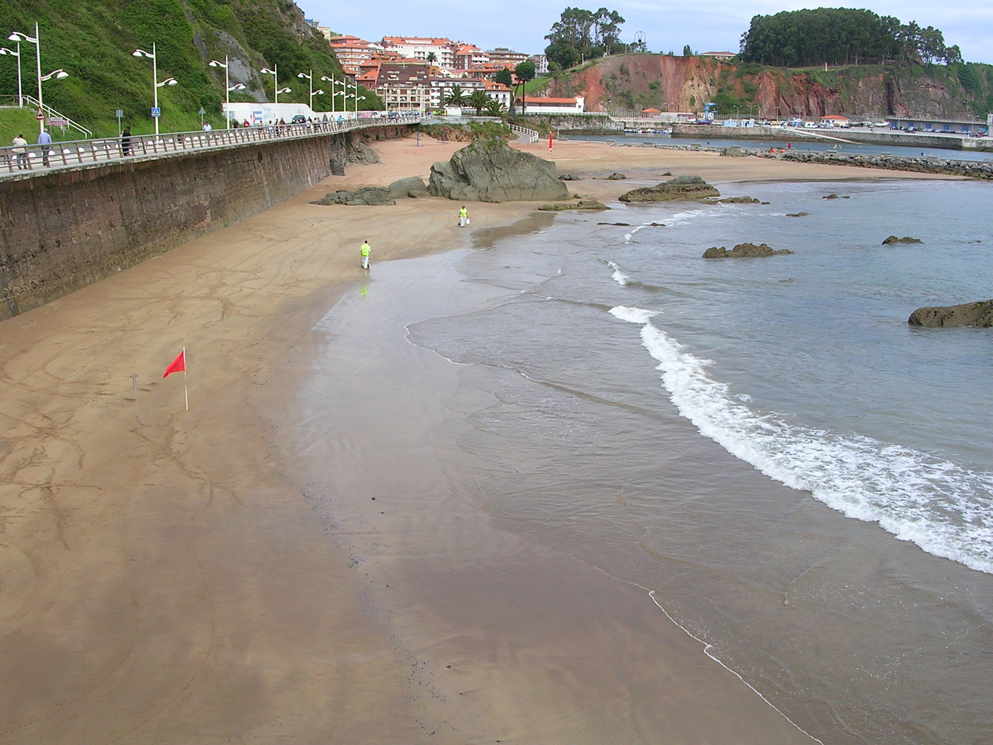 El milagro de las aguas de baño en Asturias inmunes a los vertidos