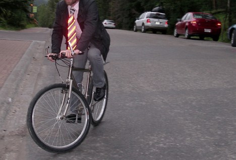 Corbata reflectante para ciclistas