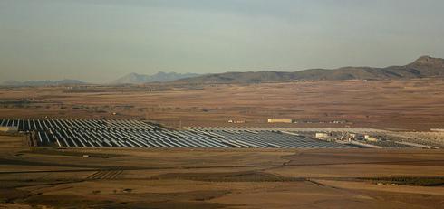 Abengoa responde a la CNMV que no conoce más causa para su subida en bolsa que la planta en EEUU