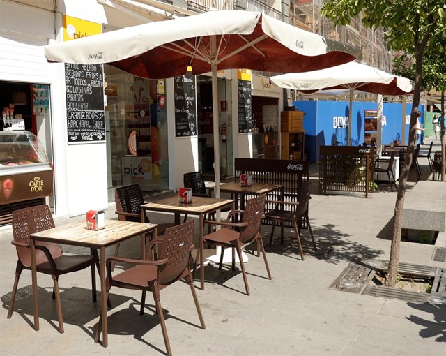 Coca-Cola renovará las terrazas durante los próximos tres años con mobiliario de ecodiseño con materiales reciclabes