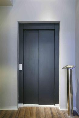 Schindler instala el primer ascensor movido por energía solar