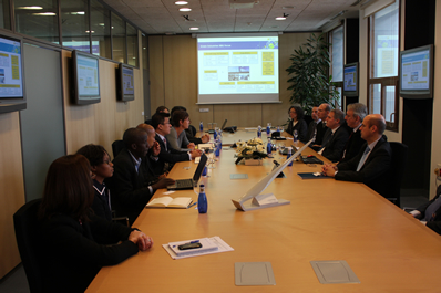 Representantes del Banco de Desarrollo de Sudáfrica se reúnen en CENER