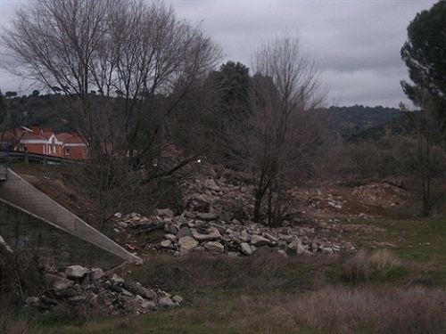 La Fiscalía investiga los vertidos de Pelayos de la Presa (Madrid)