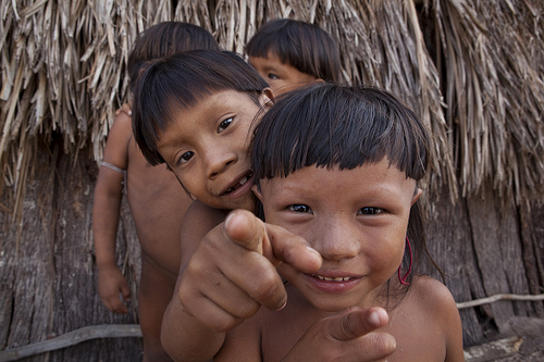 Niños amazónicos interpelan a jueces que fallarán caso de Chevron en Ecuador