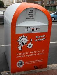 Suances cuenta con un nuevo contenedor para reciclar aceite usado