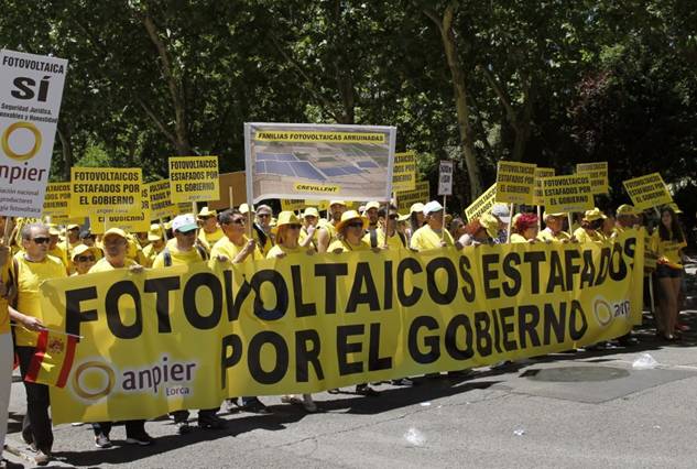 Miles de productores fotovoltaicos de toda España se manifiestan en Madrid