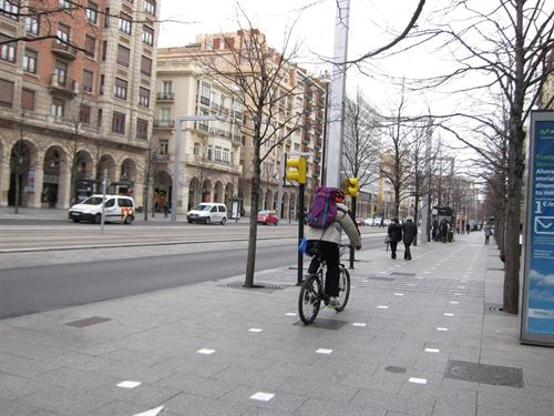 RACC y afectados por accidentes de tráfico opinan sobre el casco en la bici