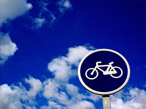 Licitan la obra de construcción de un carril bici en la avenida V Centenario de Sanlúca