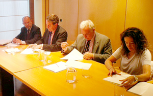 Cataluña. Firman dos convenios para reducir las emisiones del transporte de mercancías en el Puerto de Barcelona