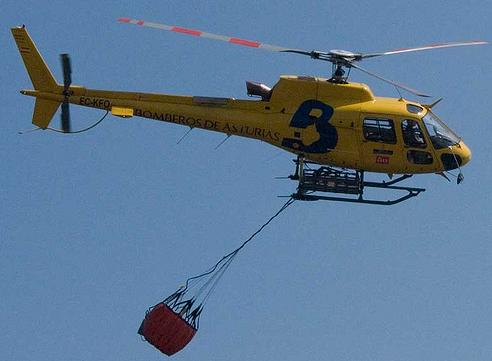 Medio Ambiente destina casi 85 millones de euros en la contratación de 25 helicópteros para combatir incendios