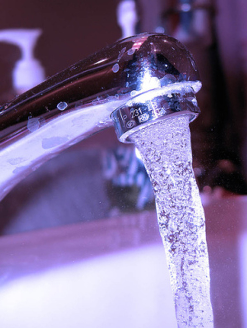 El recibo del agua de los catalanes subirá entre dos y tres euros al trimestre