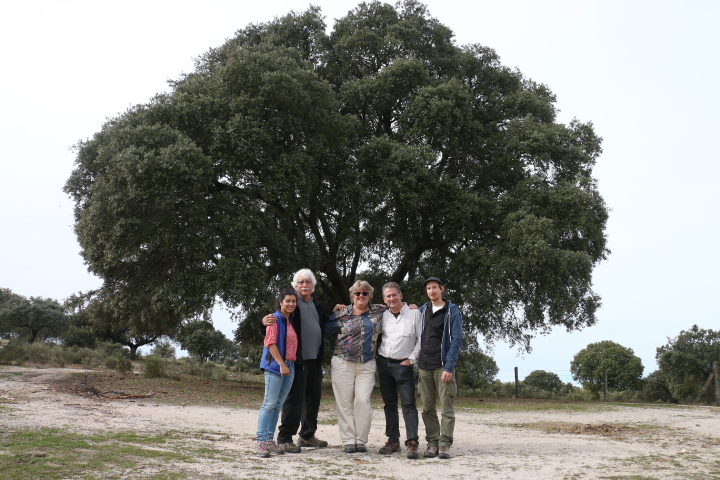 GRETA SCHILLER elige campanarios de azaba para el rodaje de una película documental sobre restauración ecológica.