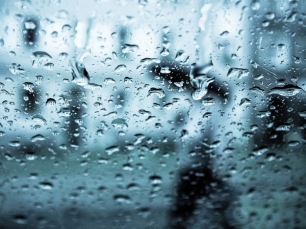 Una ventana más viento y lluvia: electricidad