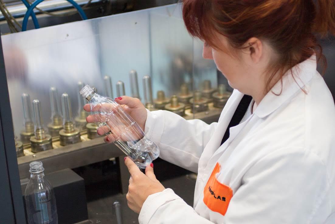 Innovadores bioplásticos para el sector ferroviario y el envasado de zumo de naranja a partir de residuos de la propia industria del zumo