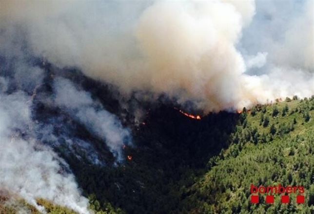 El incendio de Tivissa absolutamente descontrolado afecta a una zona de interés natural