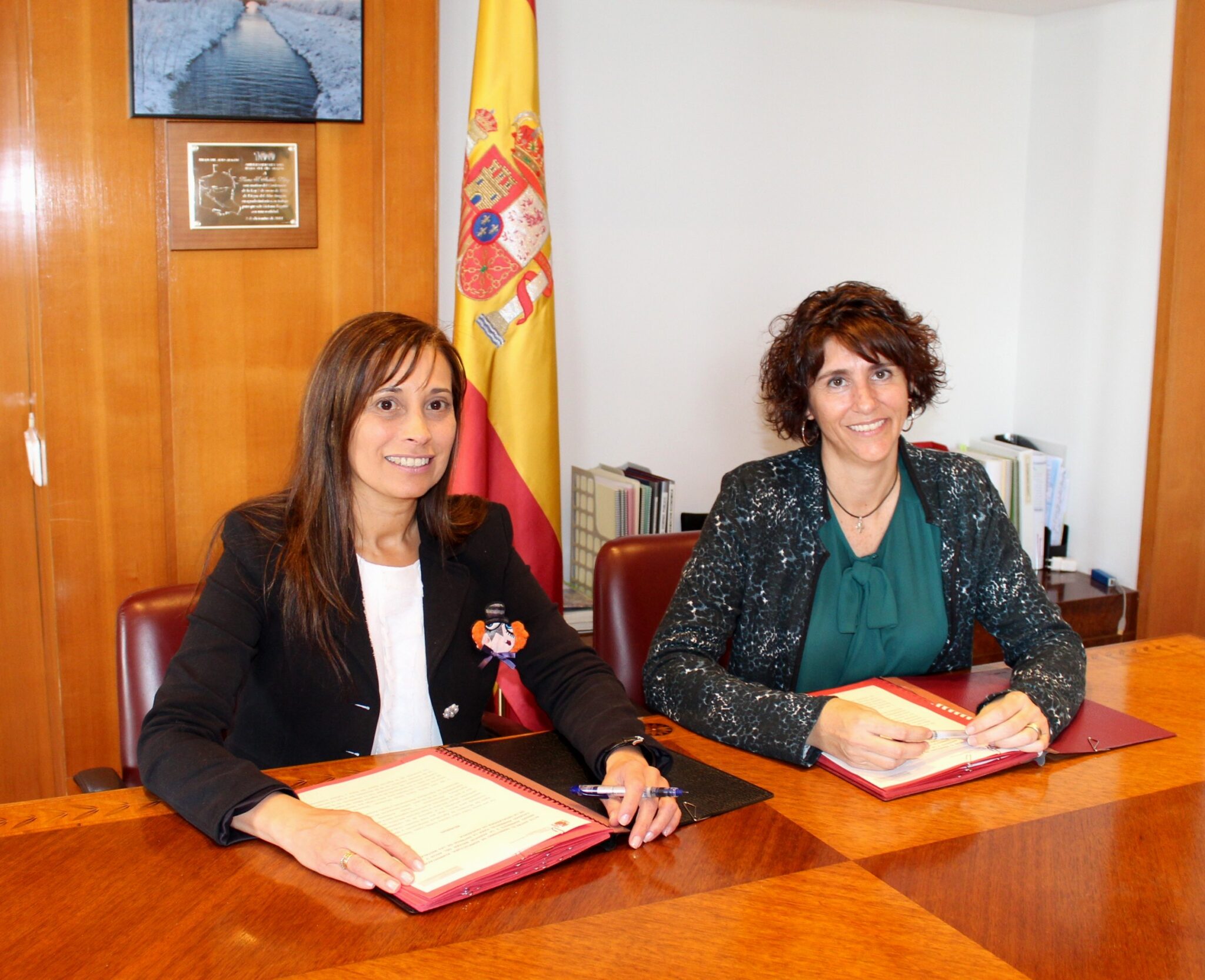 Medio Ambiente formaliza el acta de entrega de las desaladoras de Ciudadela (Menorca) y Santa Eulalia (Ibiza) con el Gobierno balear