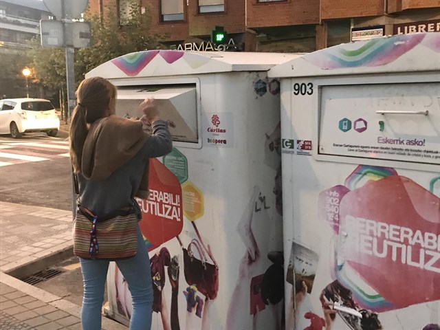 Koopera Cáritas recupera más de 5.700 toneladas de textil en Euskadi hasta septiembre