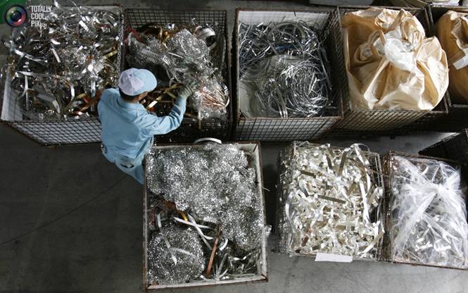 El sector del reciclaje afirma que las continuas subidas de la luz pone en grave riesgo su futuro