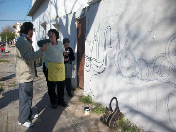 Artistas goyanos pintan murales sobre medio ambiente