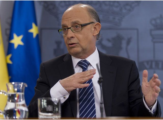 Cristóbal Montoro rechaza una posible tasa a las renovables en la próxima reforma energética