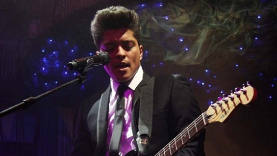 Bruno Mars donó un millón de dólares a afectados por contaminación