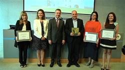 El lehendakari entrega a Francisco Góngora el premio de Periodismo Ambiental del País Vasco