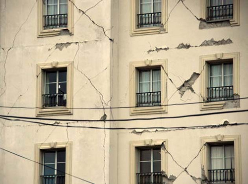 Las réplicas continuarán "durante días" y no se puede descartar otro seísmo