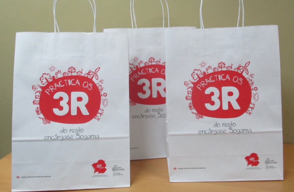10.000 bolsas de papel ecológico para los asociados de APE Galicia