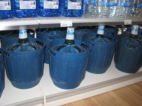 Distribuidores de bebidas a favor fomentar el uso de envases reutilizables