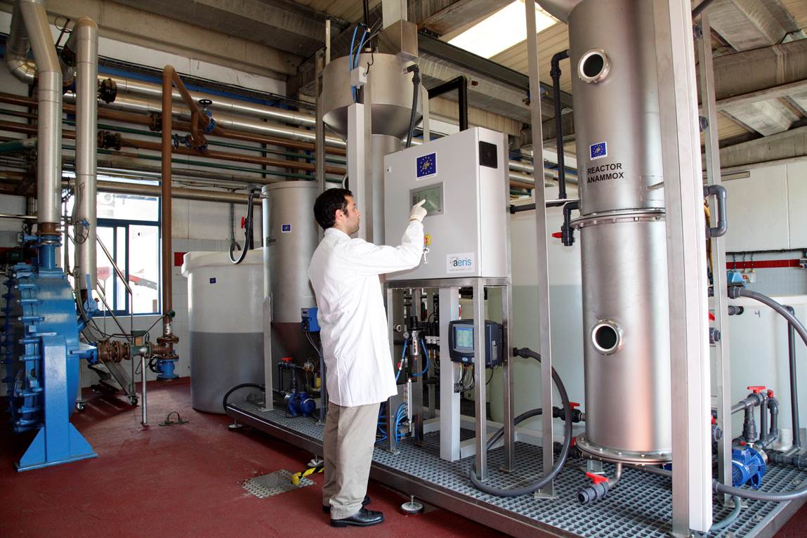 Construyen una planta experimental de depuración de aguas que funciona con energías renovables