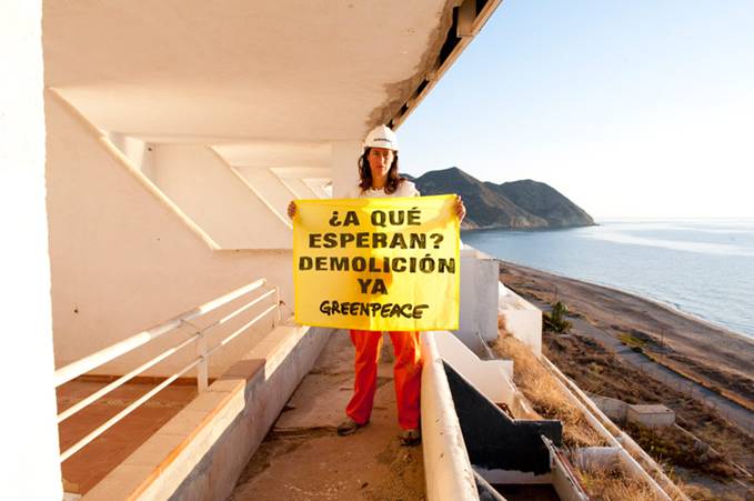 Ecologistas piden la demolición del Algarrobico inmediatamente