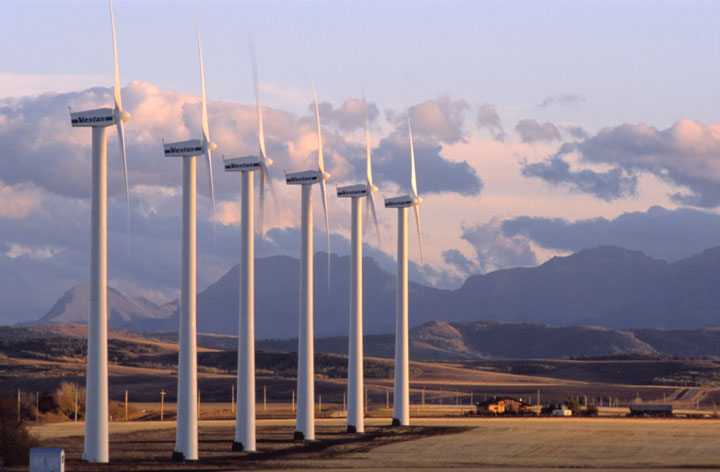 Chávez impresionado por los parques eólicos de Canarias