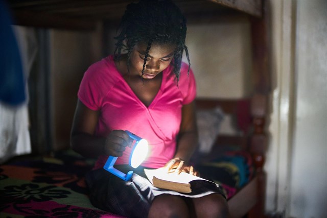 El Grupo Velux donará 20.000 lámparas solares a Zambia