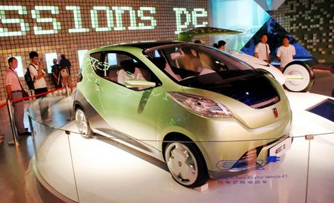 China lanza un plan para liderar la industria de los autos con energías limpias