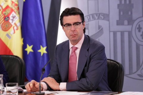 Soria culpa del aumento del déficit de tarifa a las primas de las energías renovables