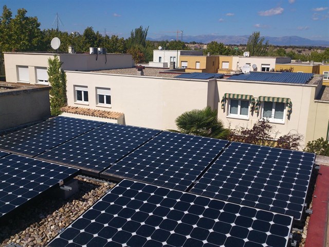 Una urbanización de San Sebastián de los Reyes comienza a instalar placas solares para producir su propia energía