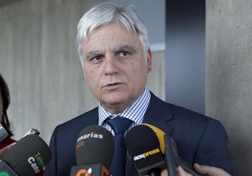 Gobierno canario dice que el decreto del Estado para las renovables supone un paso atrás y caminar como los cangrejos