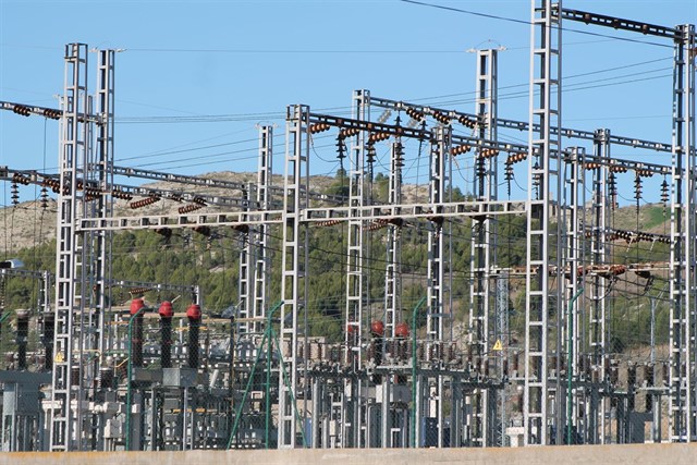 El consumo eléctrico de las grandes y medianas empresas aumenta un 2