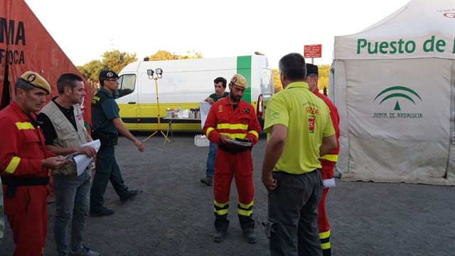 Unas 450 personas permanecen realojadas por el operativo del incendio junto a Doñana