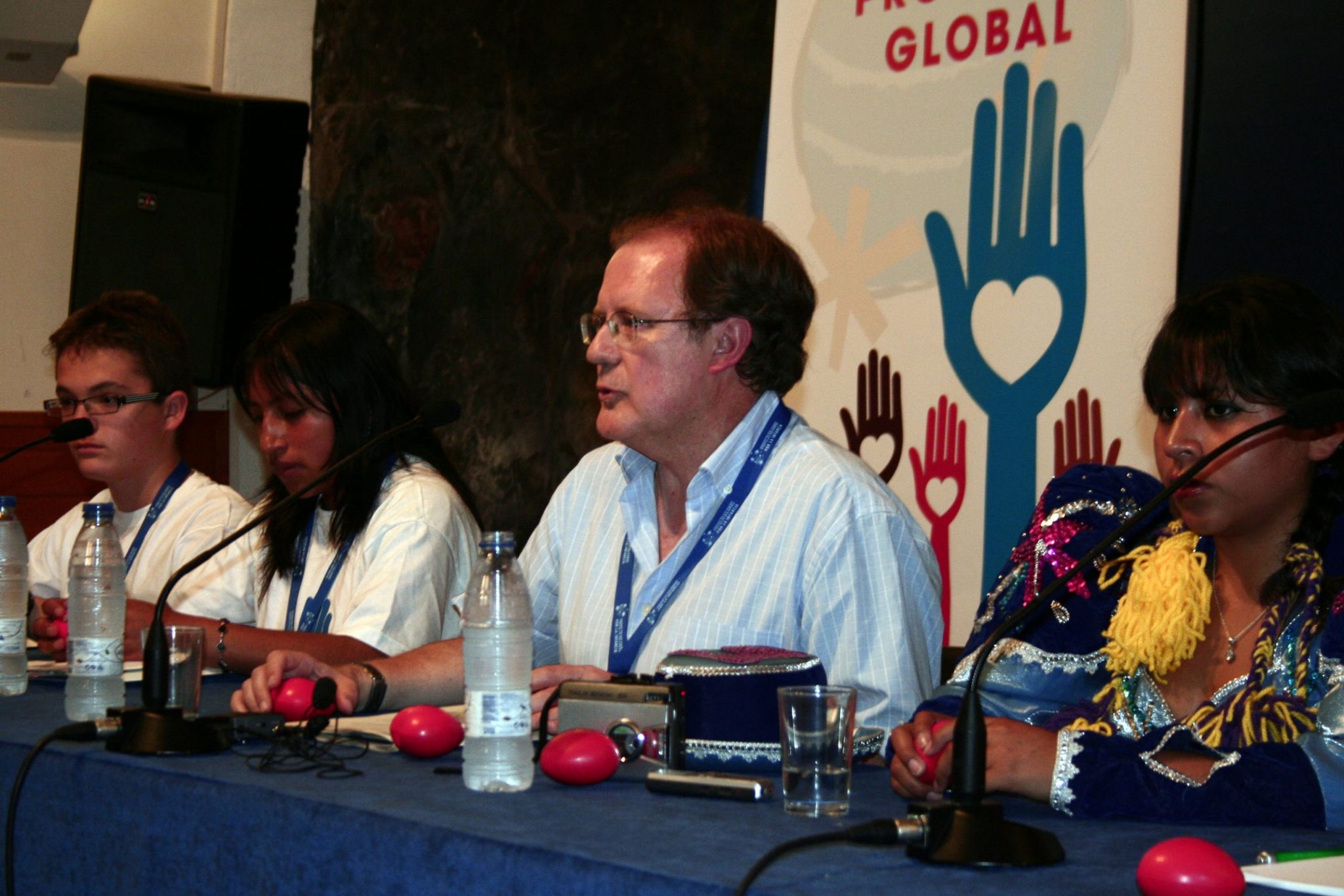 Adolescentes de varios países “ponen su corazón en la mano” y dicen NO a la Violencia contra la Infancia