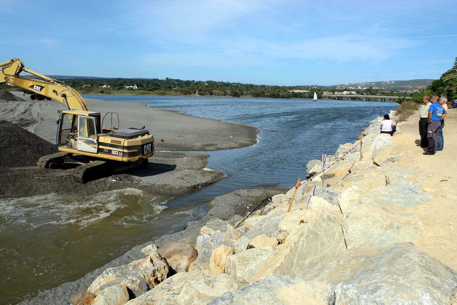 Subdelegado pide al alcalde de San Roque que actúe en la desembocadura del Guadiaro e inste a la Junta a hacerlo
