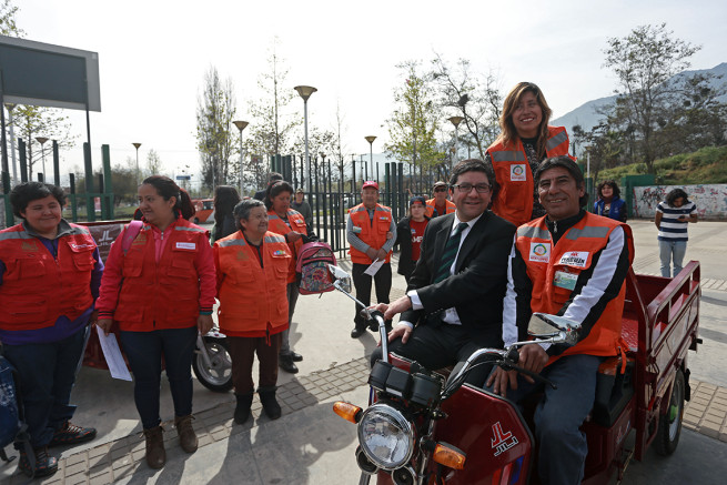 Triciclos eléctricos para recicladores de base