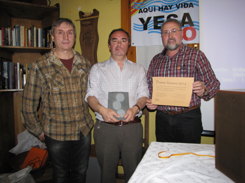 La Asociación Río Aragón entregó su premio Venero 2012 al profesor de ecología José Manuel Nicolau