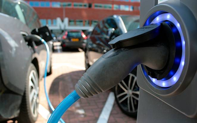 Dónde formarme para trabajar en el sector de los vehículos híbridos y eléctricos