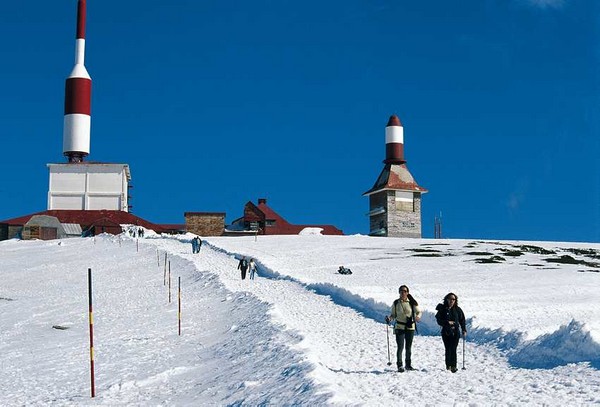Comunidad de Madrid. Retiradas 30 toneladas de escombros y chatarra en la Bola del Mundo