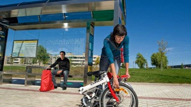 Barcelona autoriza las bicicletas a bordo de sus autobuses